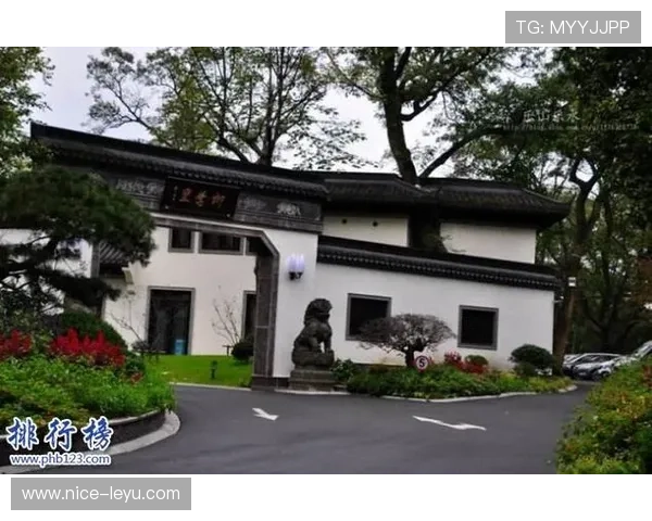 易建联家里那些豪宅照片，想想我这辈子都买不起啊！