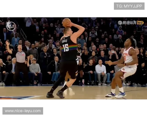 罗宾逊掩护后滚筐为布伦森制造空位，终结率高于单打