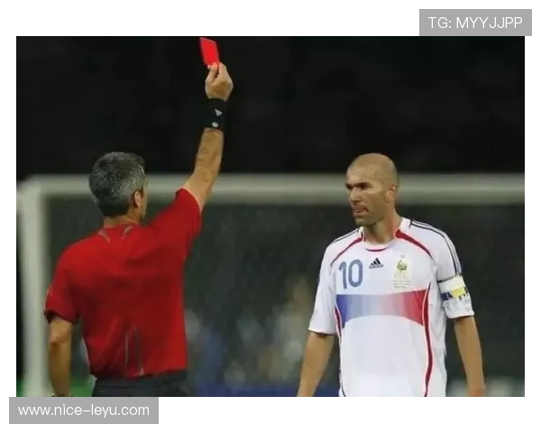 严重犯规判罚标准揭秘：裁判如何界定红牌与比赛影响