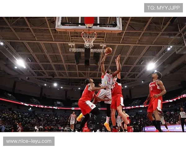 拉塞尔内线防守压制对手篮板率领先同代中锋显著提升球队护筐能力